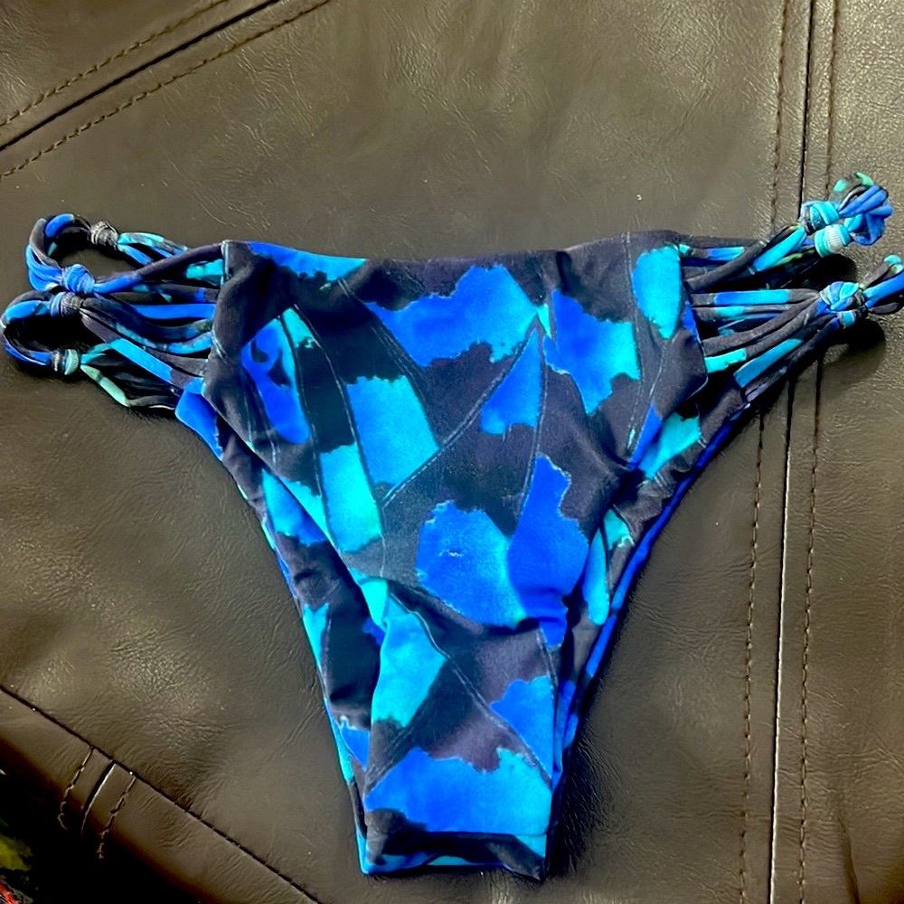 Mikoh Cheeky Bikini Bottom with side Knots Blue - XS - New with Liner